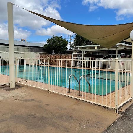 Citrus Motel Griffith Bagian luar foto