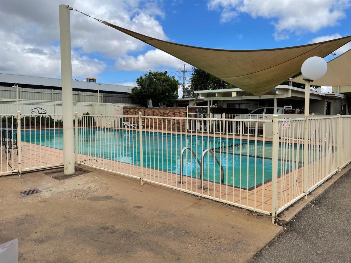 Citrus Motel Griffith Bagian luar foto