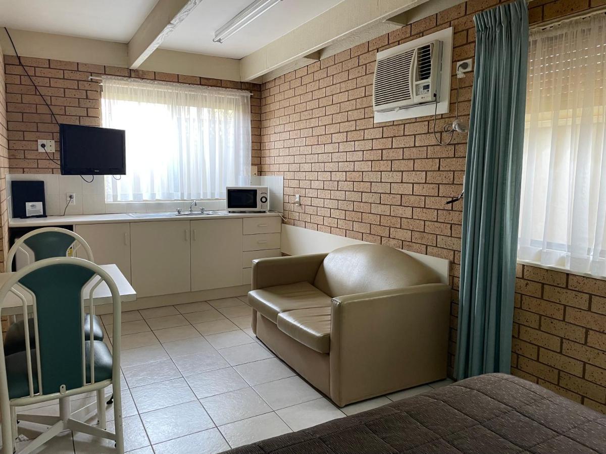 Citrus Motel Griffith Bagian luar foto